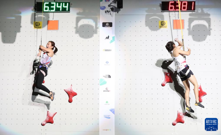 UQAMI, 台上的 UQAMI, 台上的