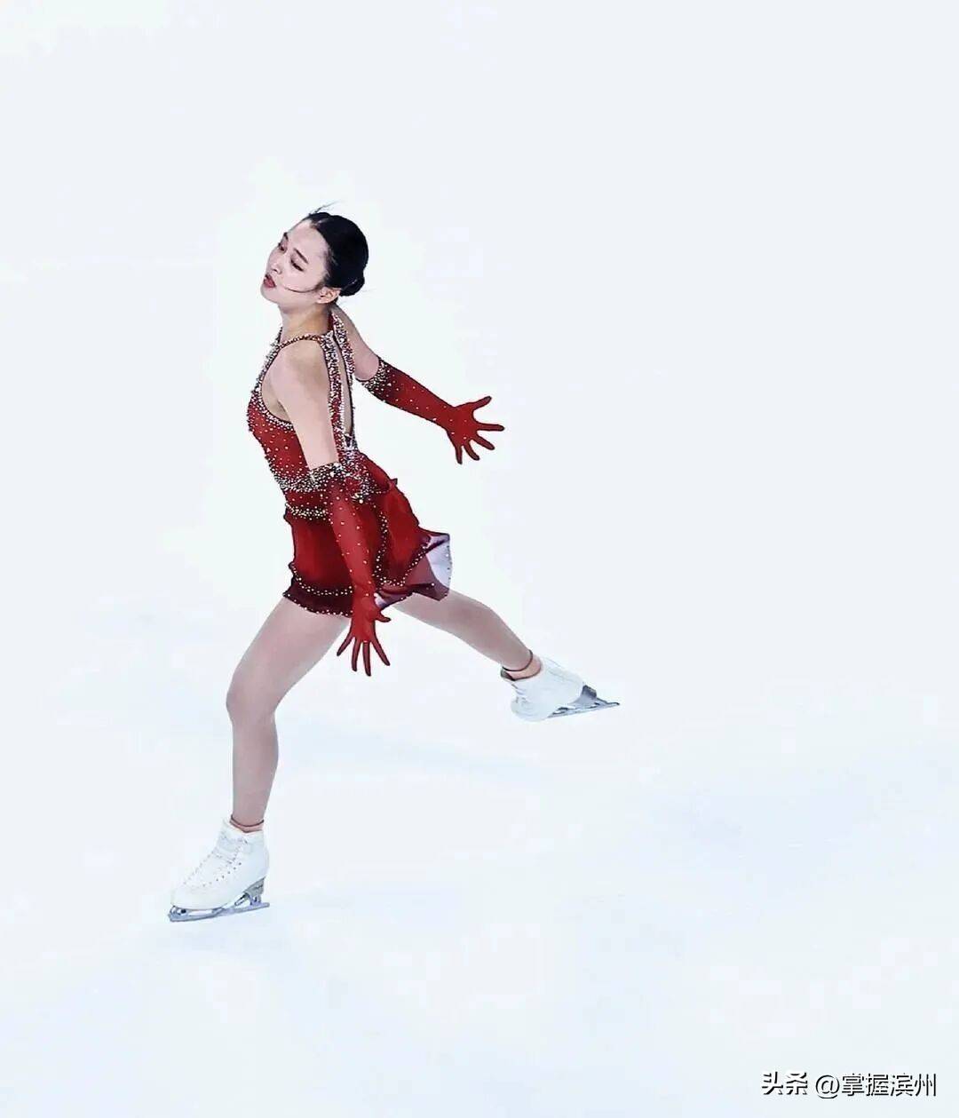 日出生于吉, 板滑雪坡面, 并写道 日出生于吉, 板滑雪坡面, 并写道